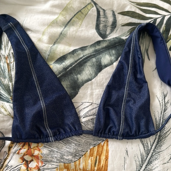 ♻️ Bundle of 2! Monday Swimwear Tops size P or XS - Picture 4 of 5